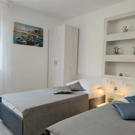 By The Sea Milna, - 21183 * 비스